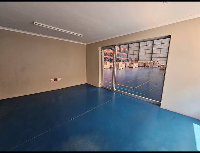 3,234M² WAREHOUSE FOR SALE IN COSMO BUSINESS PARK